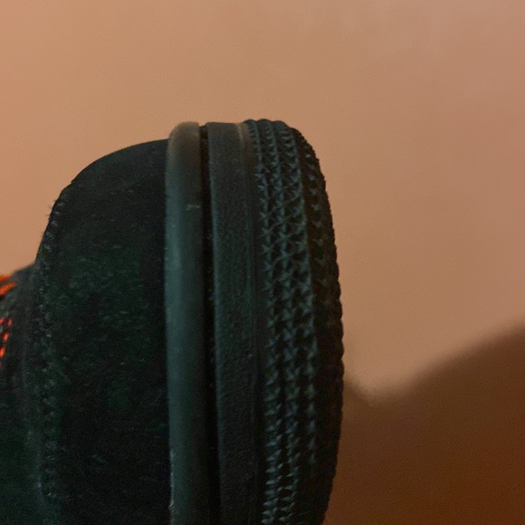 Jordan Red thunder 4 Open to size 10 trades ( mainly what I’m looking for) LMK!! - Picture 3 of 5